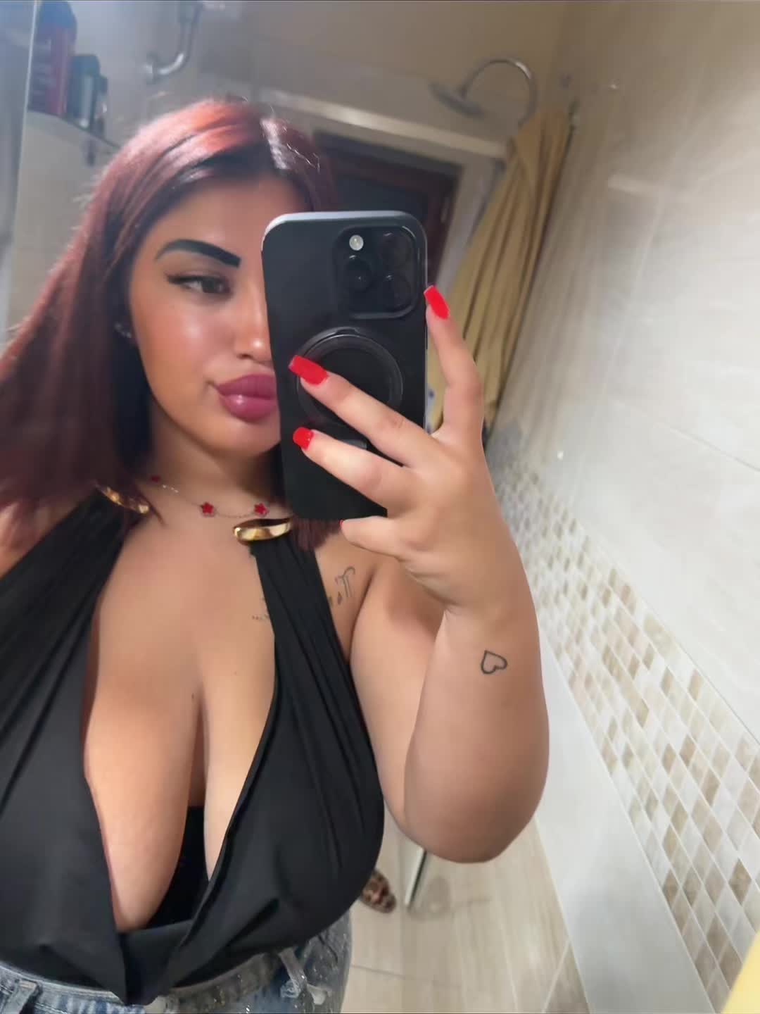 @_rosypetrone_