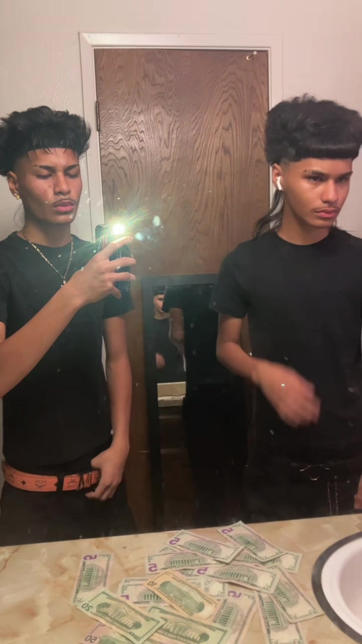 @👤