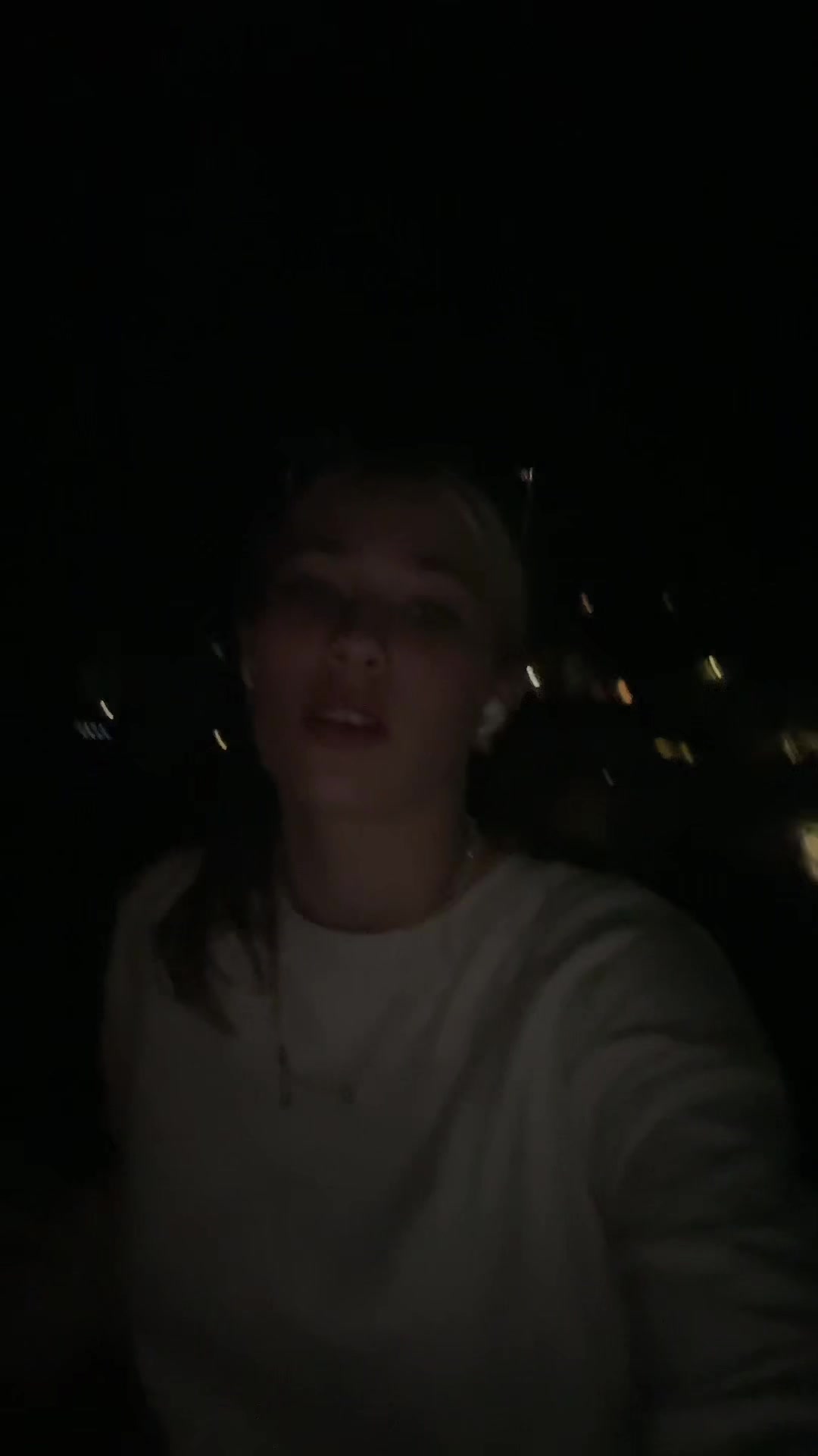 @ℳ𝑜𝓃𝒶 🦖