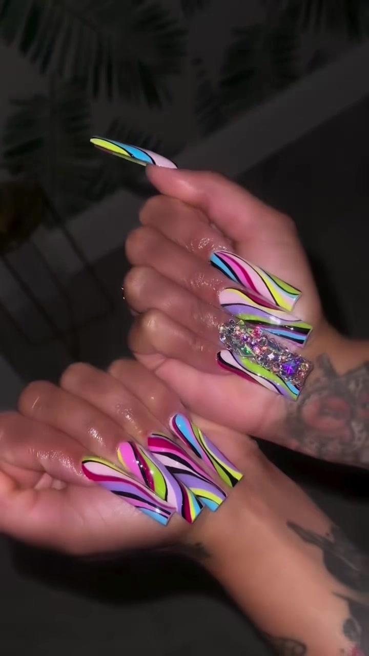 @Slayed hair and nails