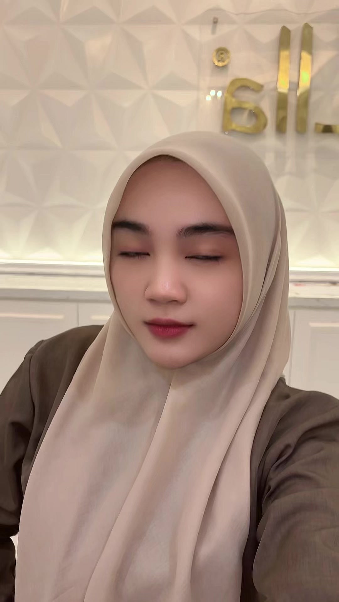@putrikartikasari.id