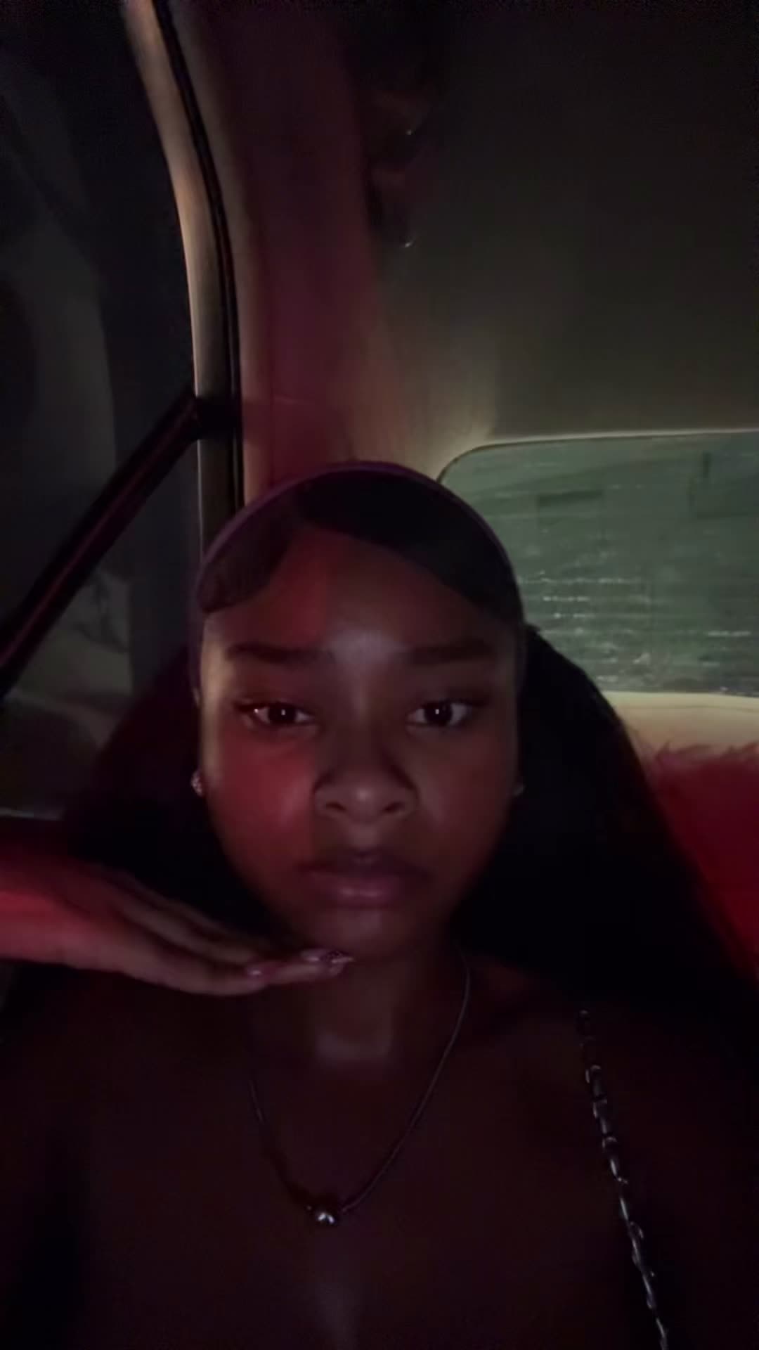 @￴