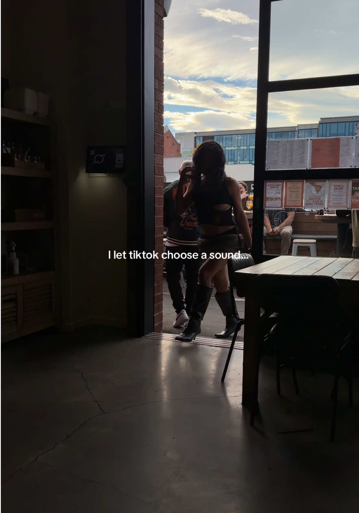 @evilelaloata