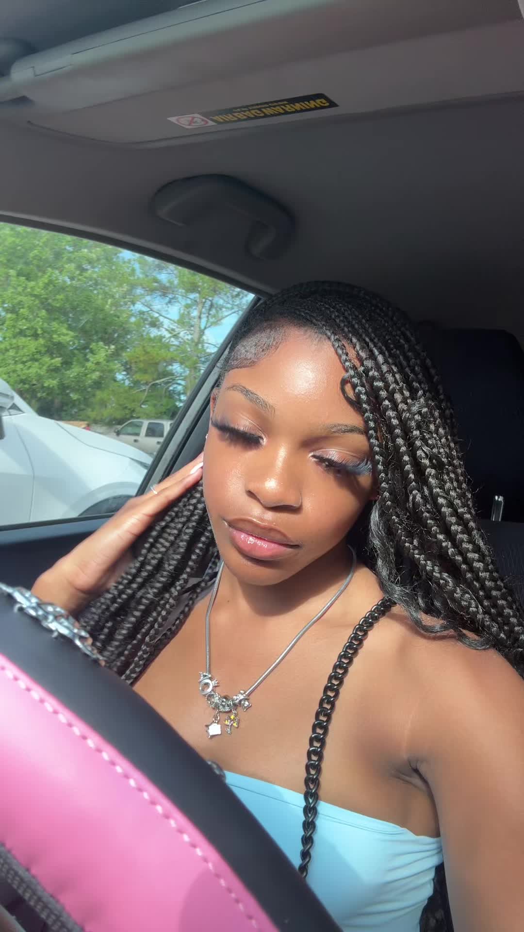 @adria ᥫ᭡ .