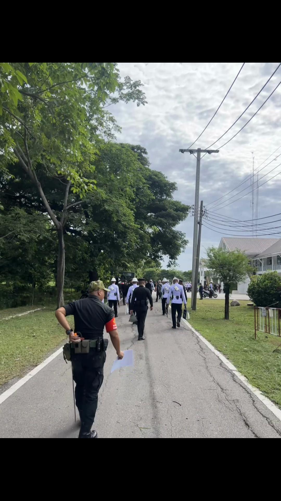 @นี่นายฮ้อยไม่ใช้นายร้อย