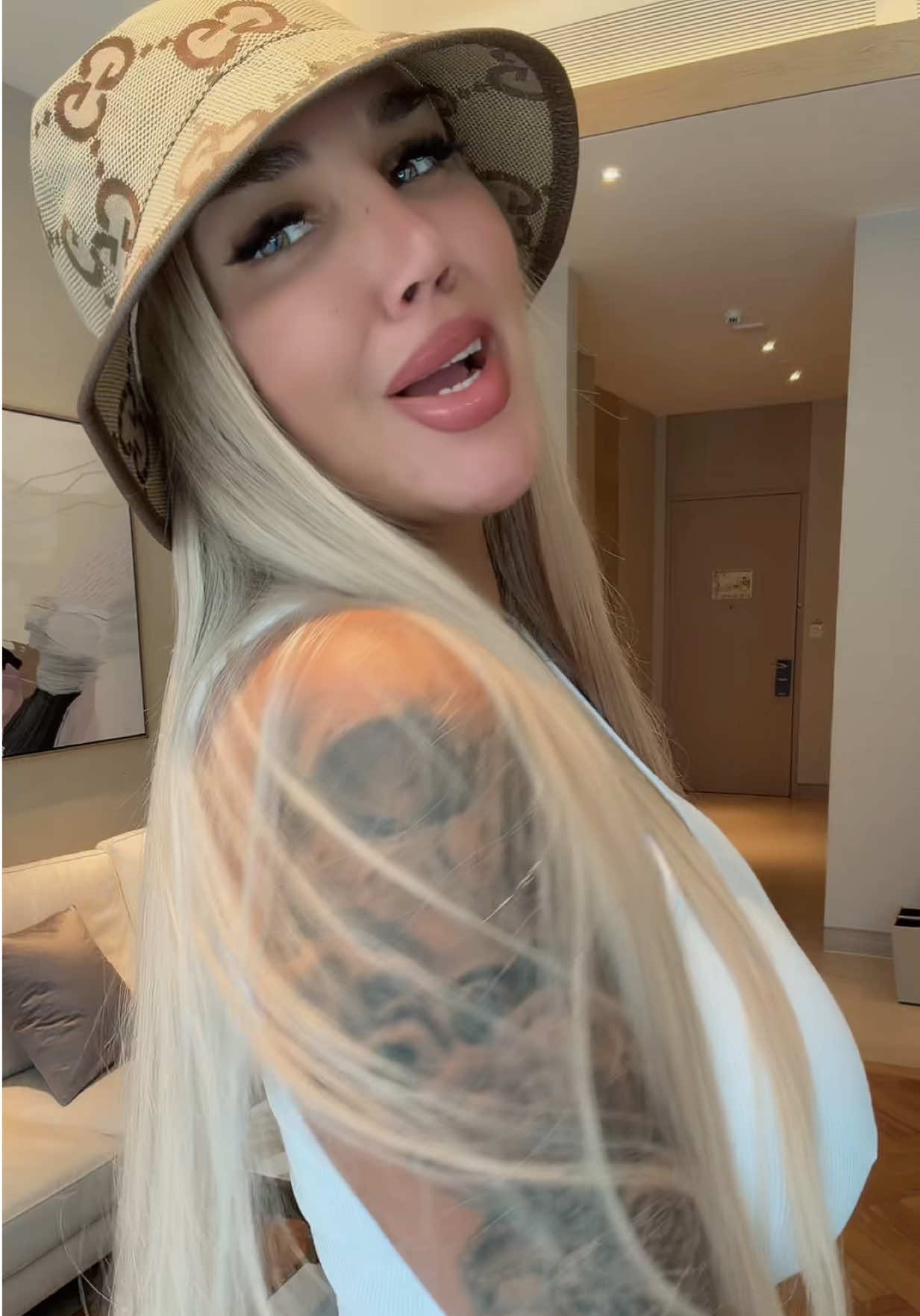 @𝐊𝐚𝐫𝐲 𝐌𝐞𝐥 💛🐝