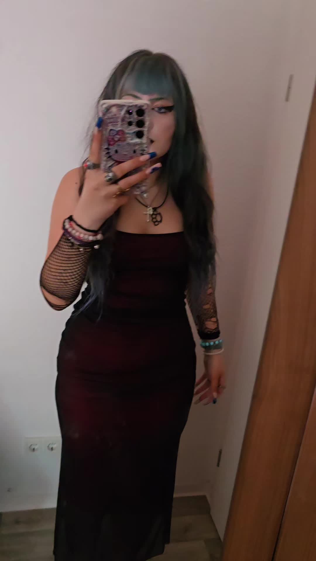 @𝑟𝑜𝑠𝑒𝑒 🦇