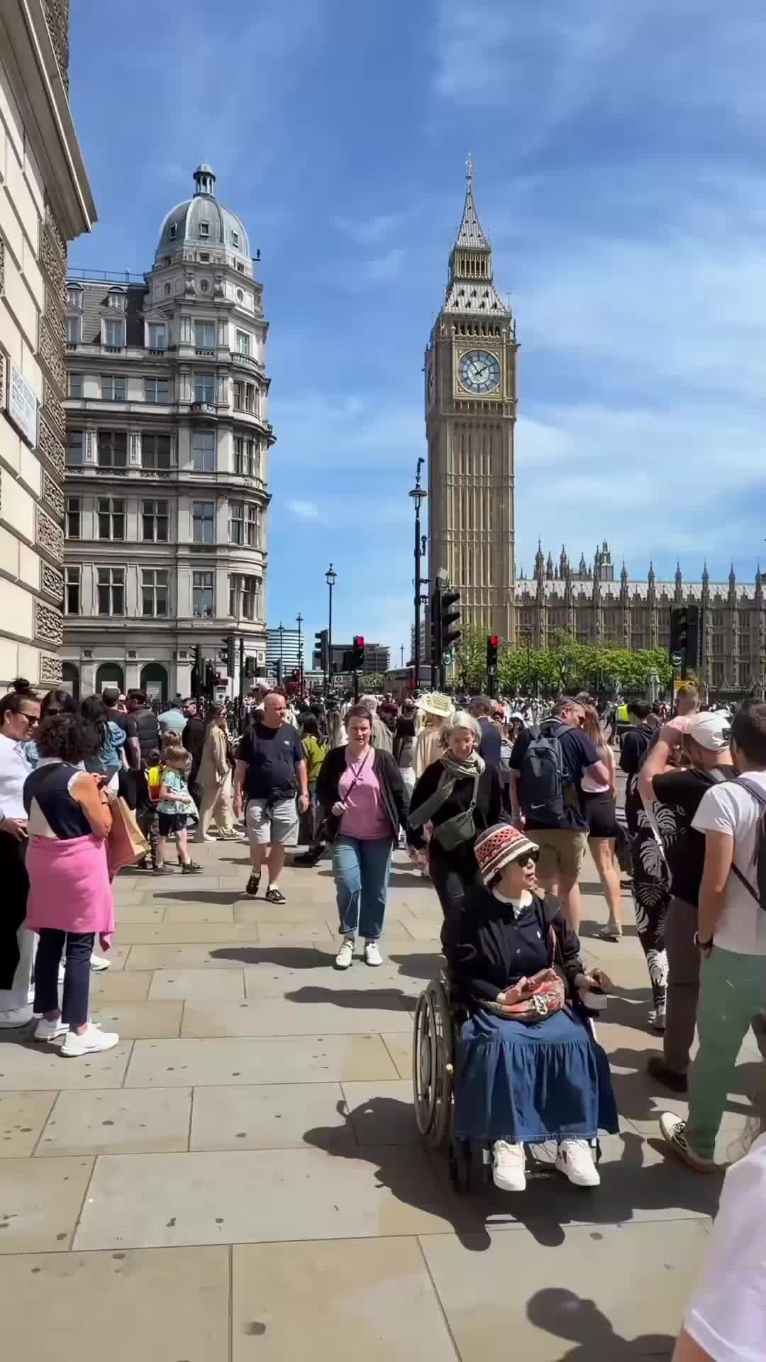 @𝓓𝓪𝓷𝓲𝓪𝓵 𝓚𝓱𝓪𝓷 𝕌𝕂🇬🇧