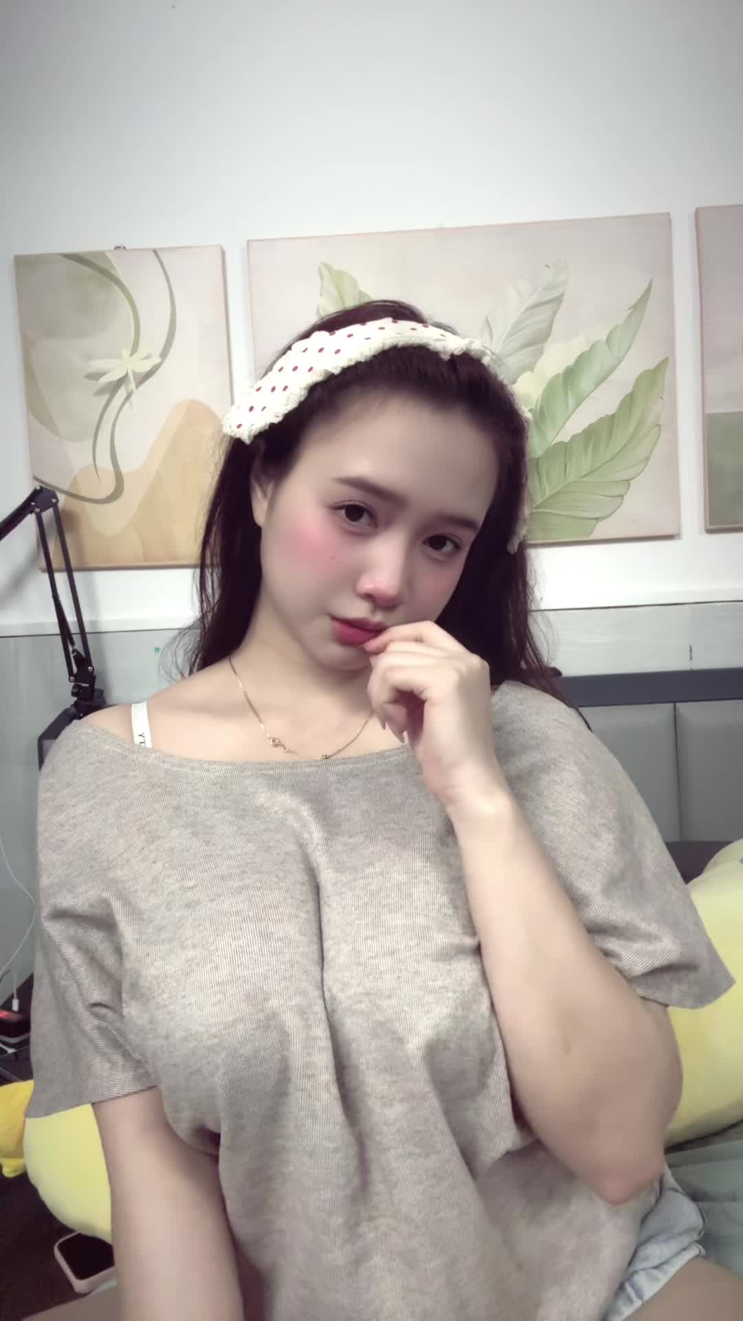 @Ng Việt z&uacute; T&acirc;y