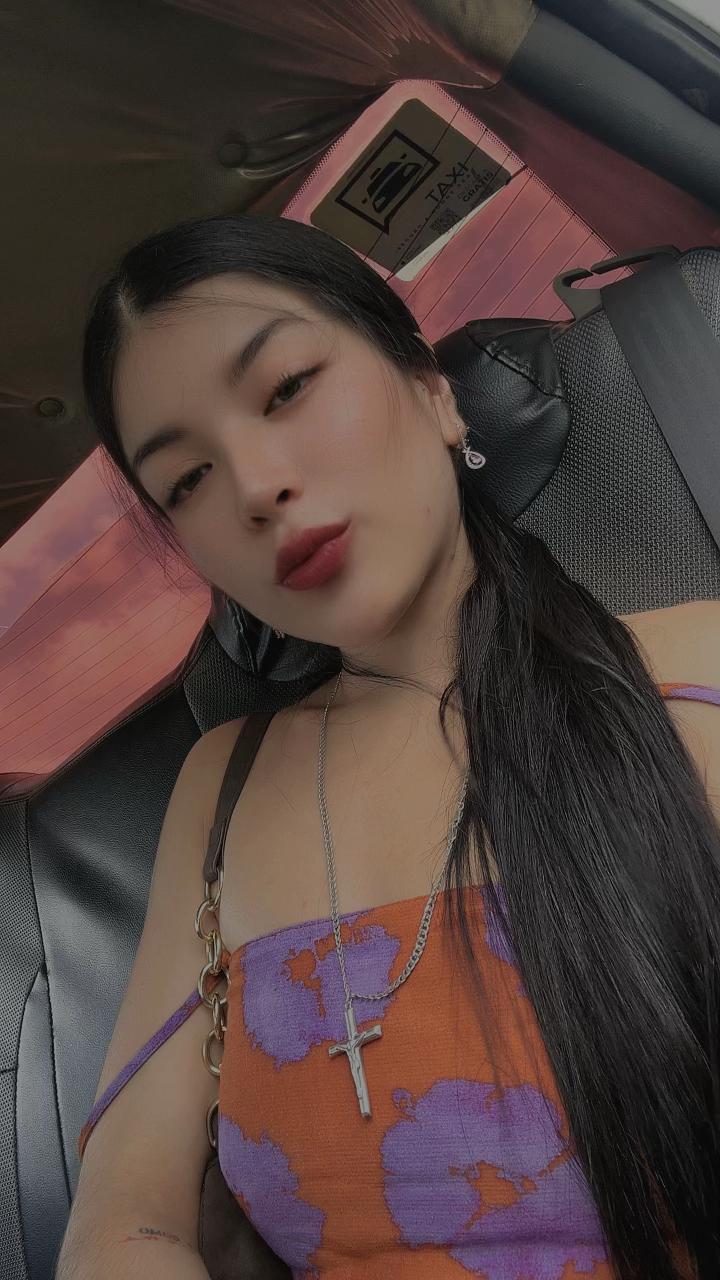 @Selena  Buste