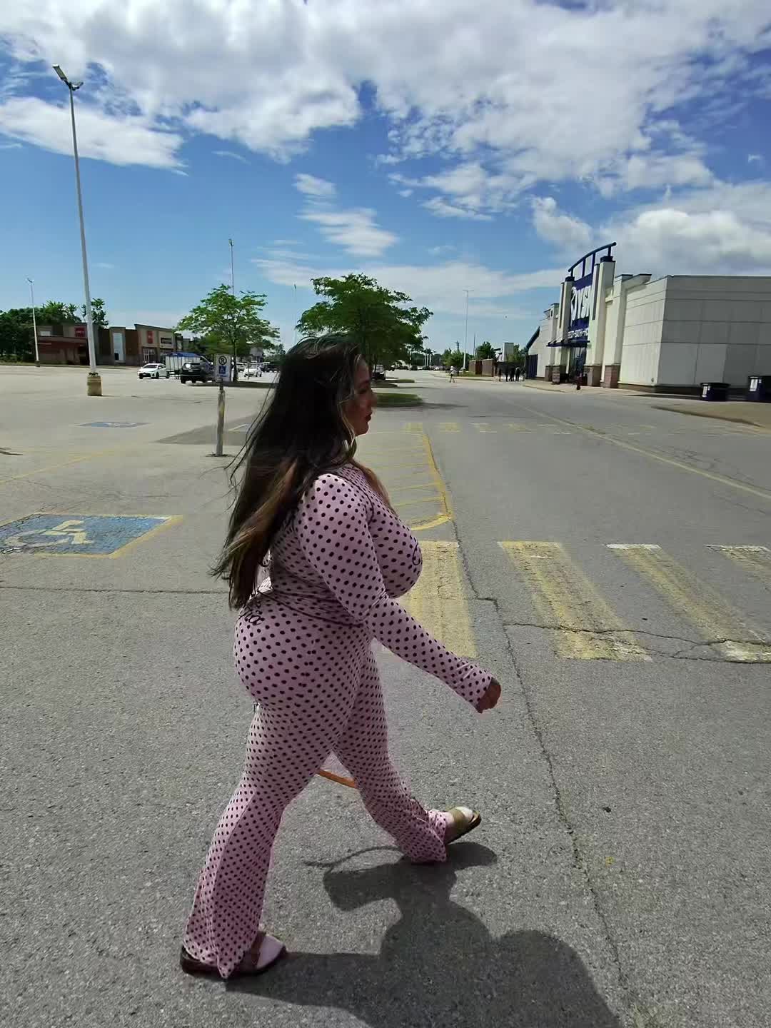 @iloveteniah