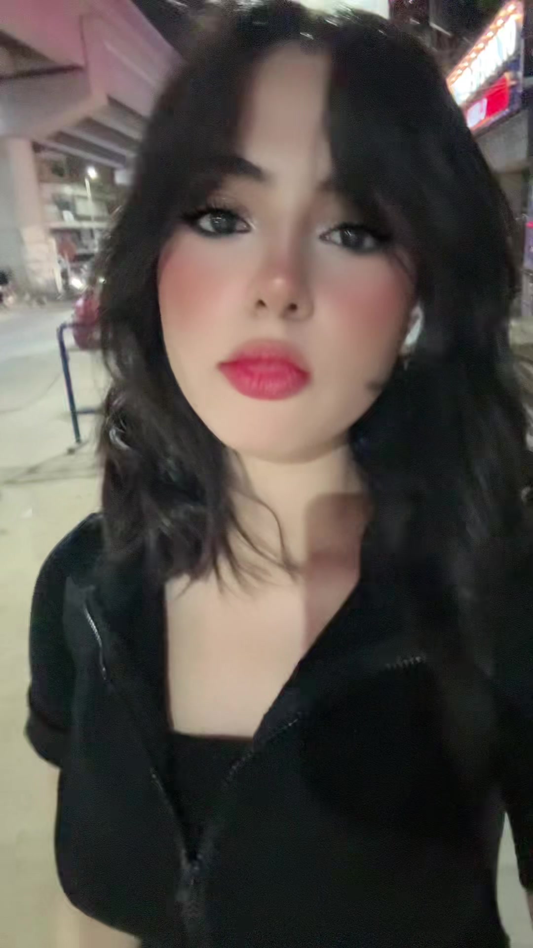 @Nia🕯️