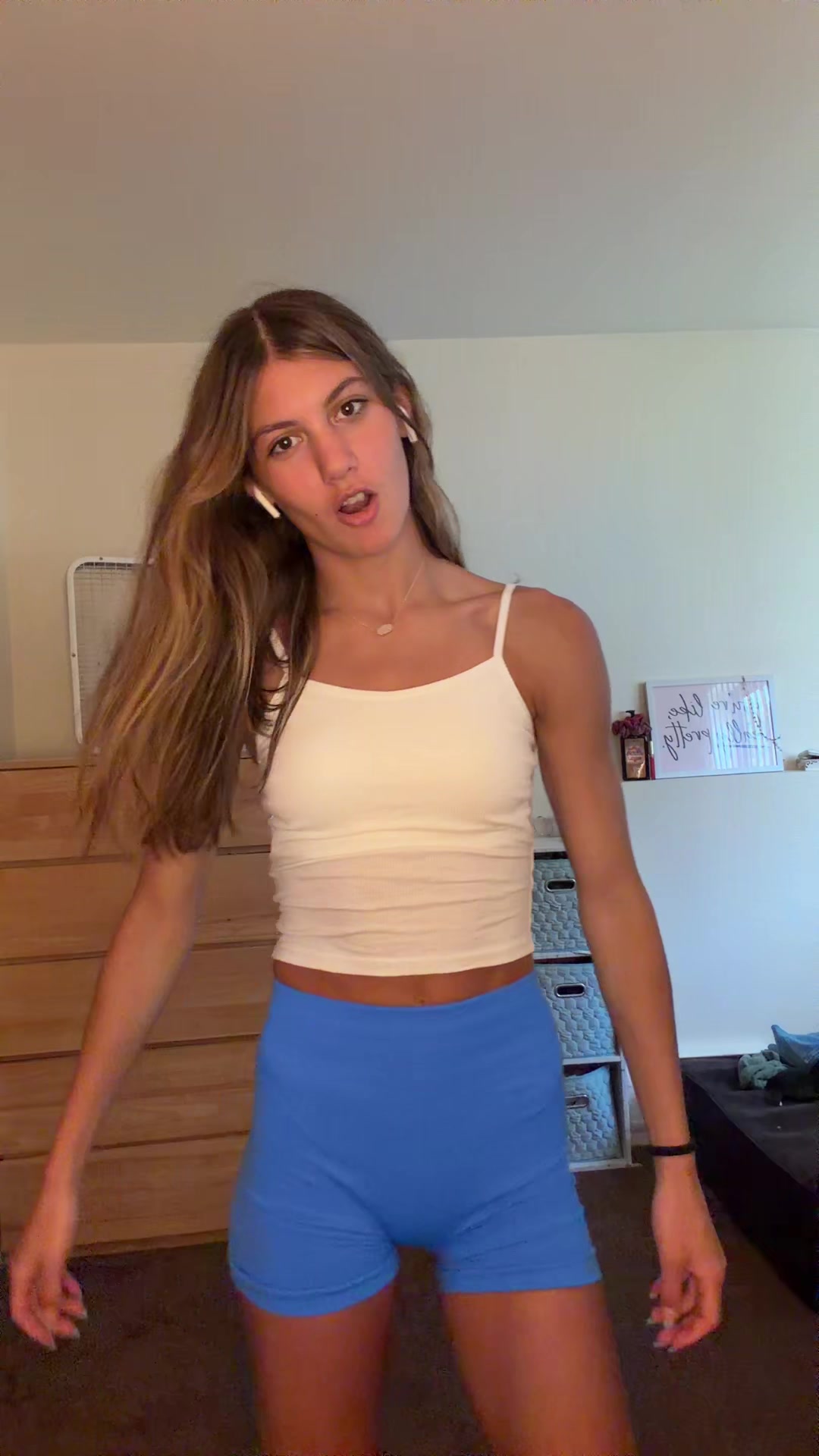 @theleahmae