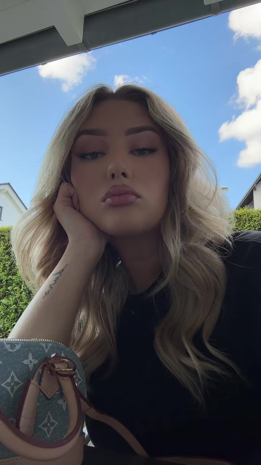 @𝐄𝐃𝐎𝐍𝐀