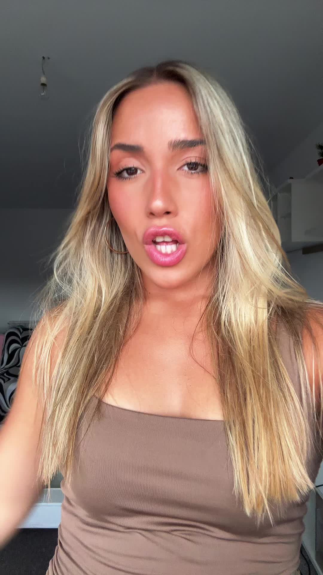 @Aitana