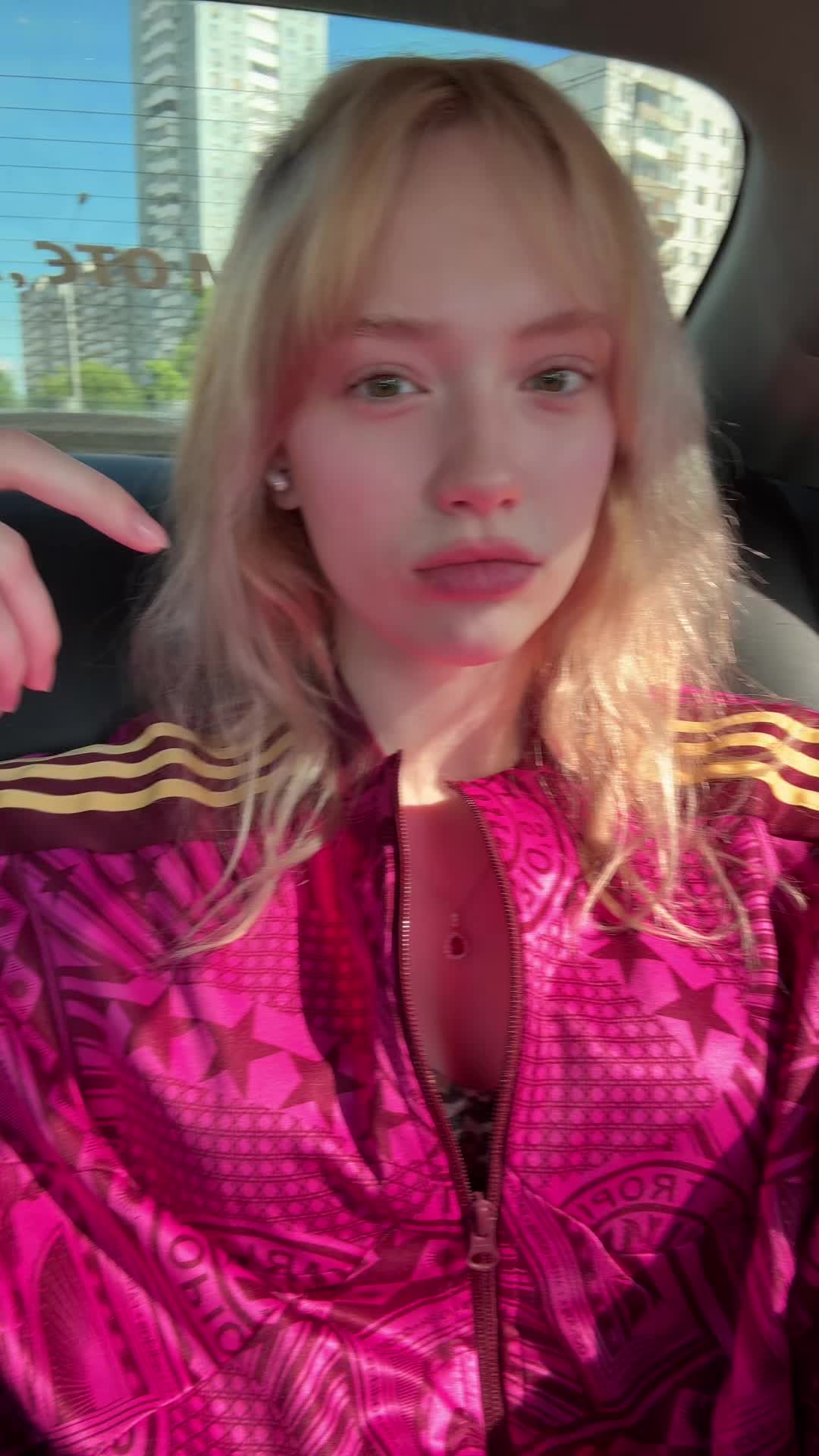 @MarisaLeona_