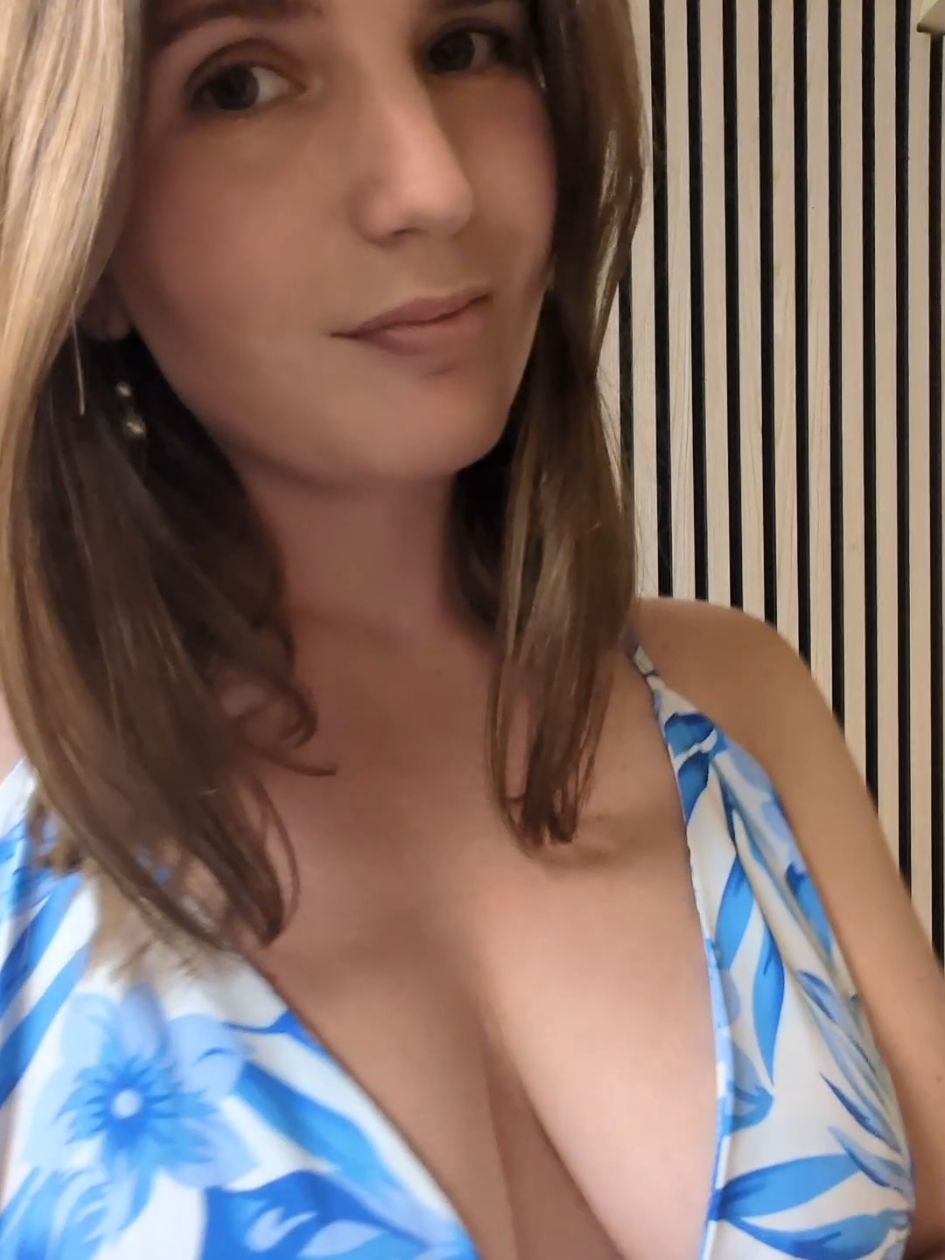 @justme-elena