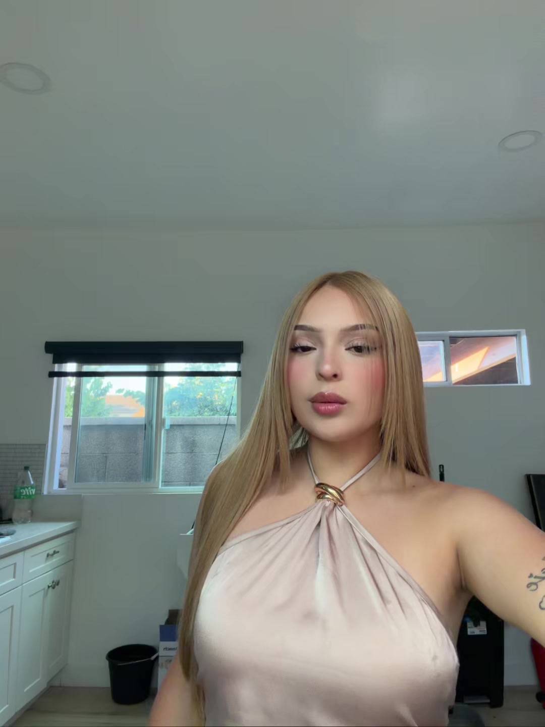 @️ ᥫ᭡
