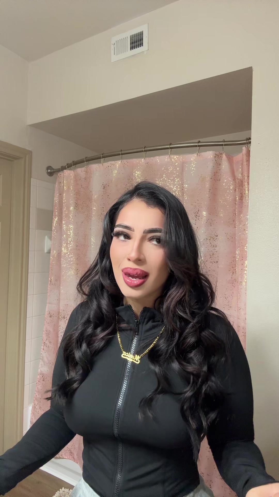 @Monicaa