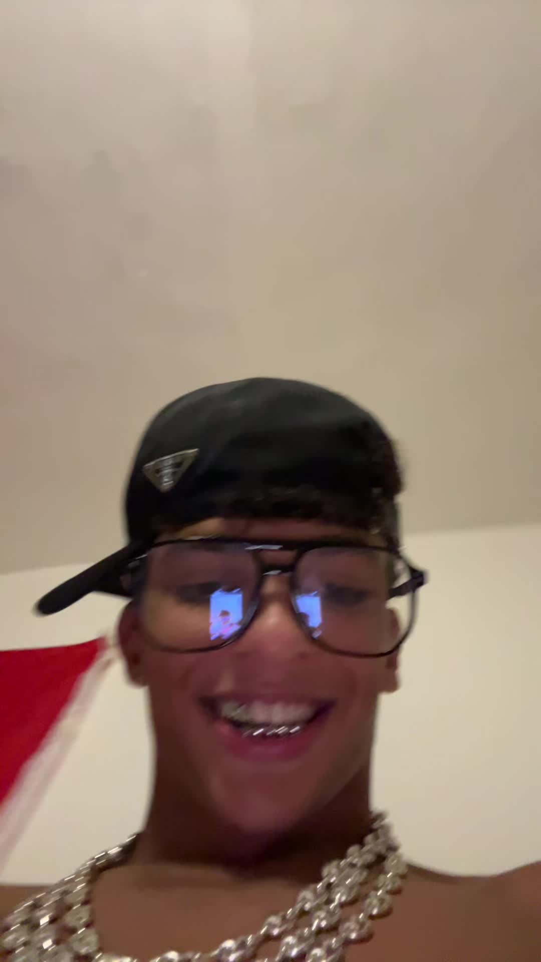 @walloma_