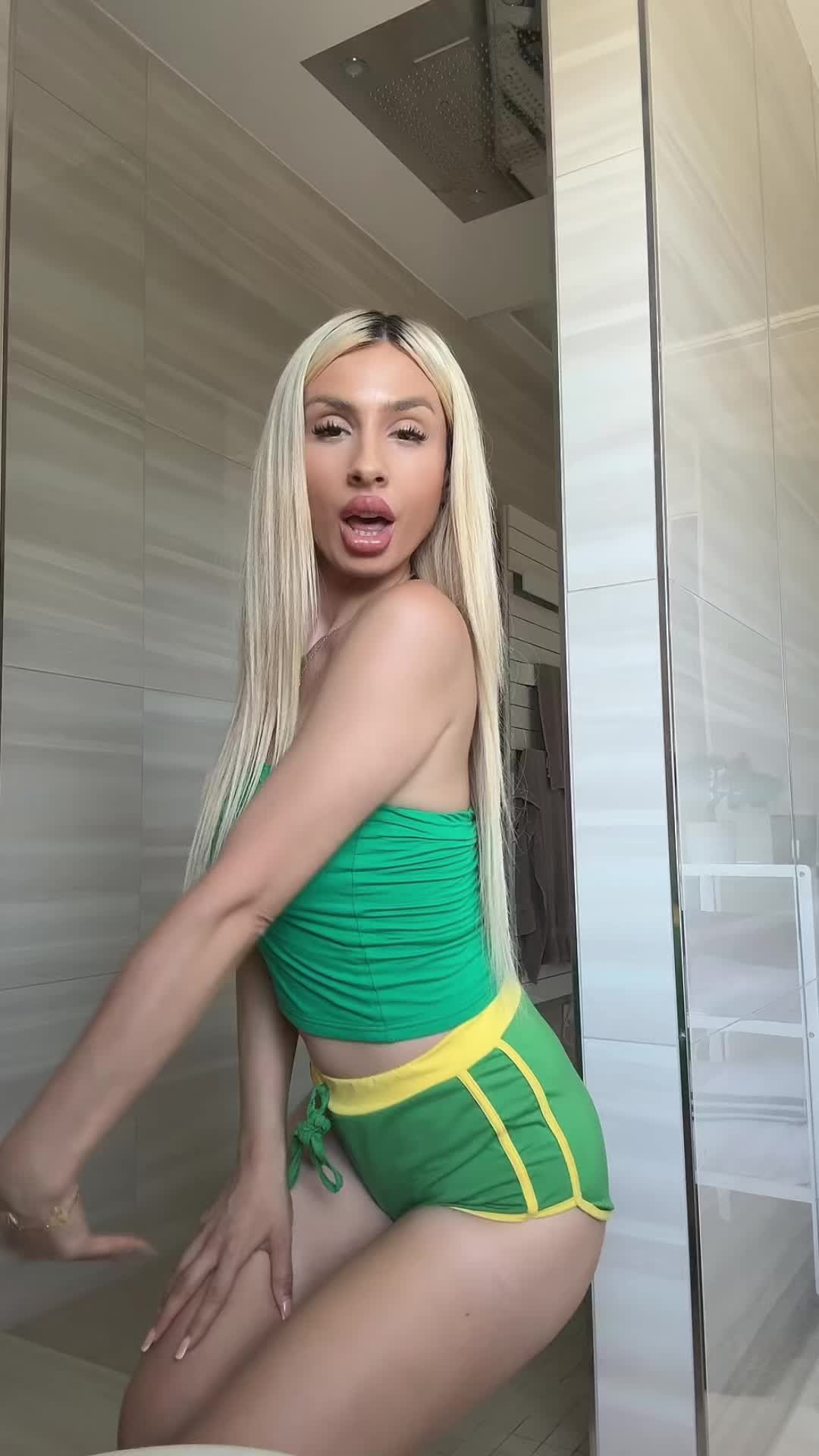 @Vazzzle