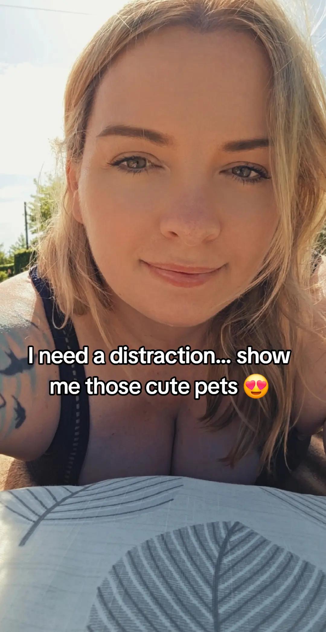 @C.C. Davie - Sapphic Author