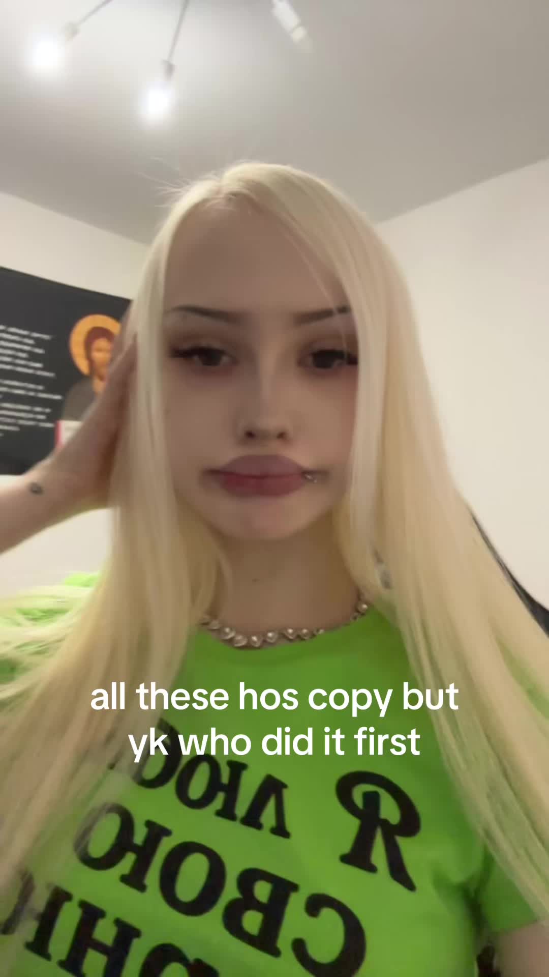 @🙎🏼&zwj;♀️