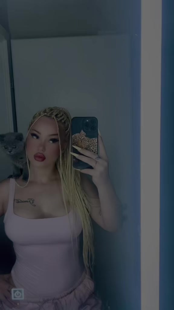 @𝕭𝖑𝖔𝖓𝖉𝖊