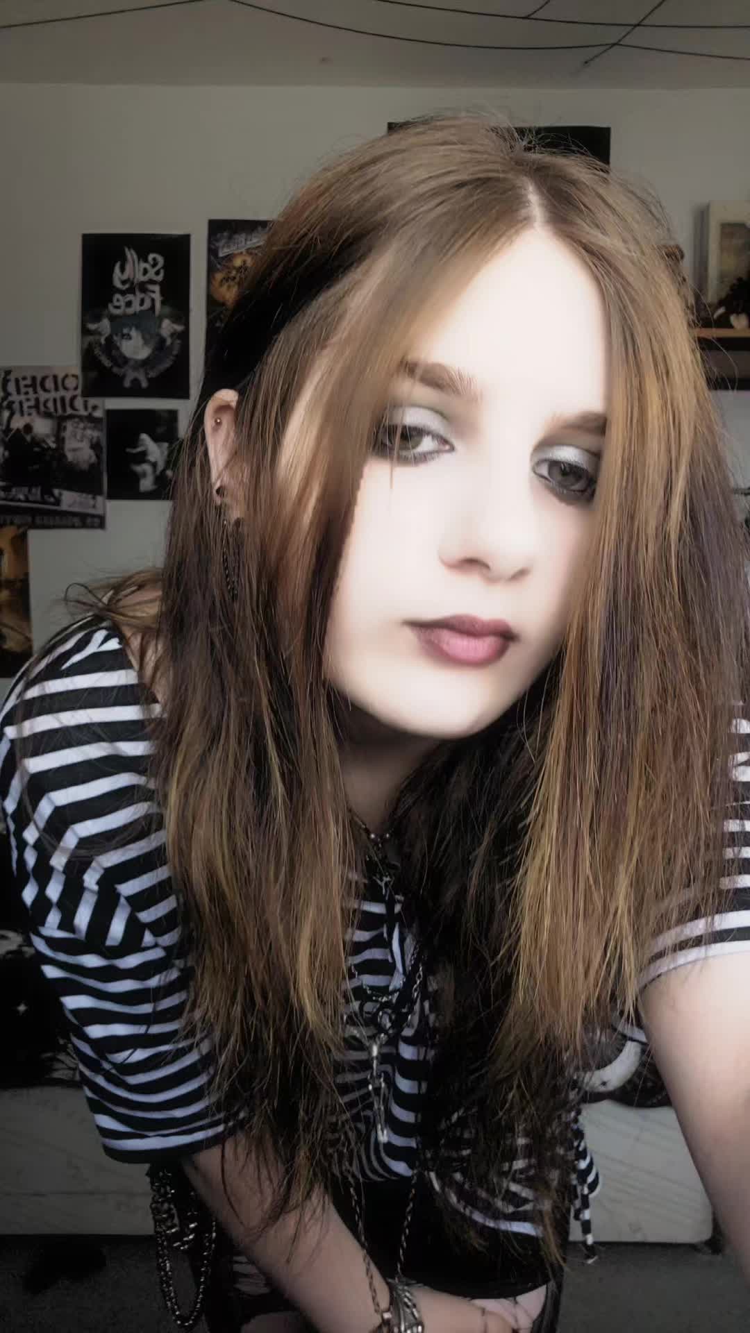 @⊝do I know you??⊝