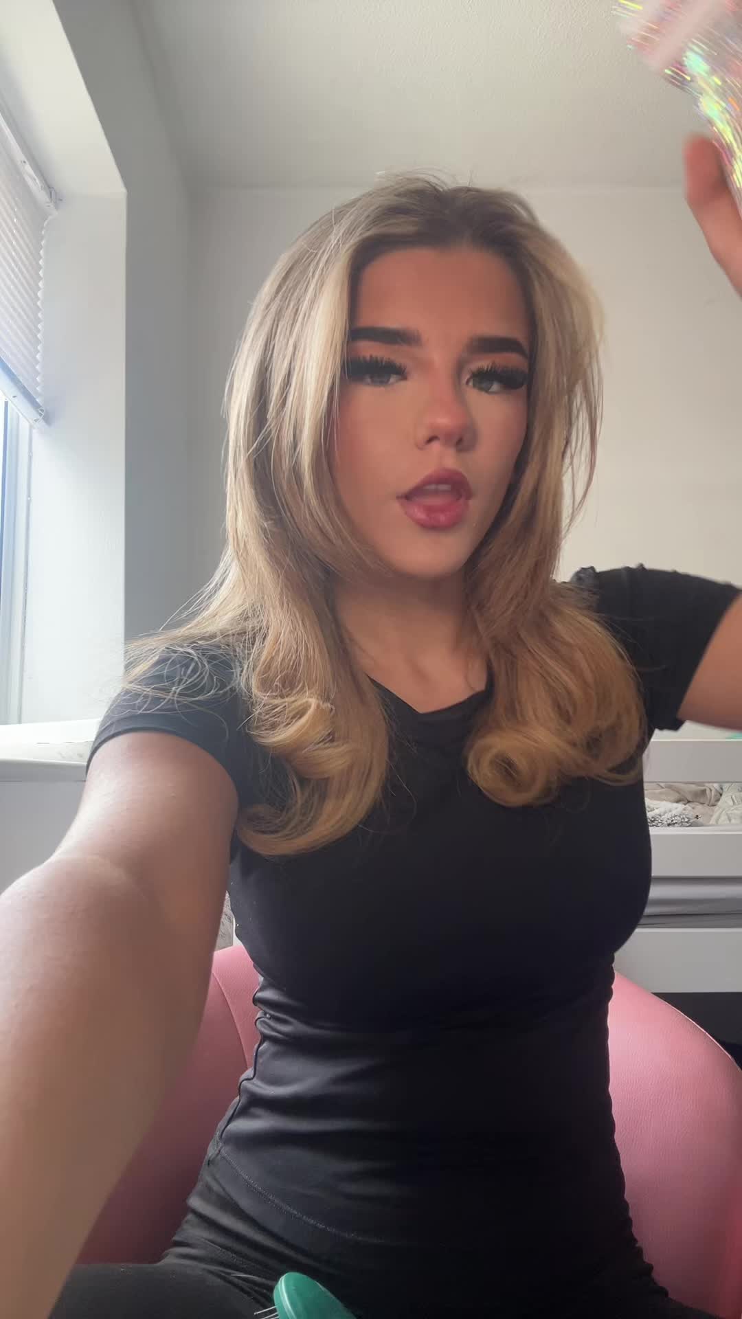 @serenandolivia