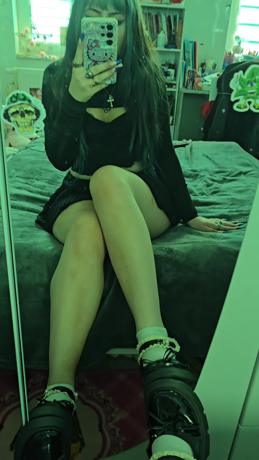@𝑟𝑜𝑠𝑒𝑒 🦇