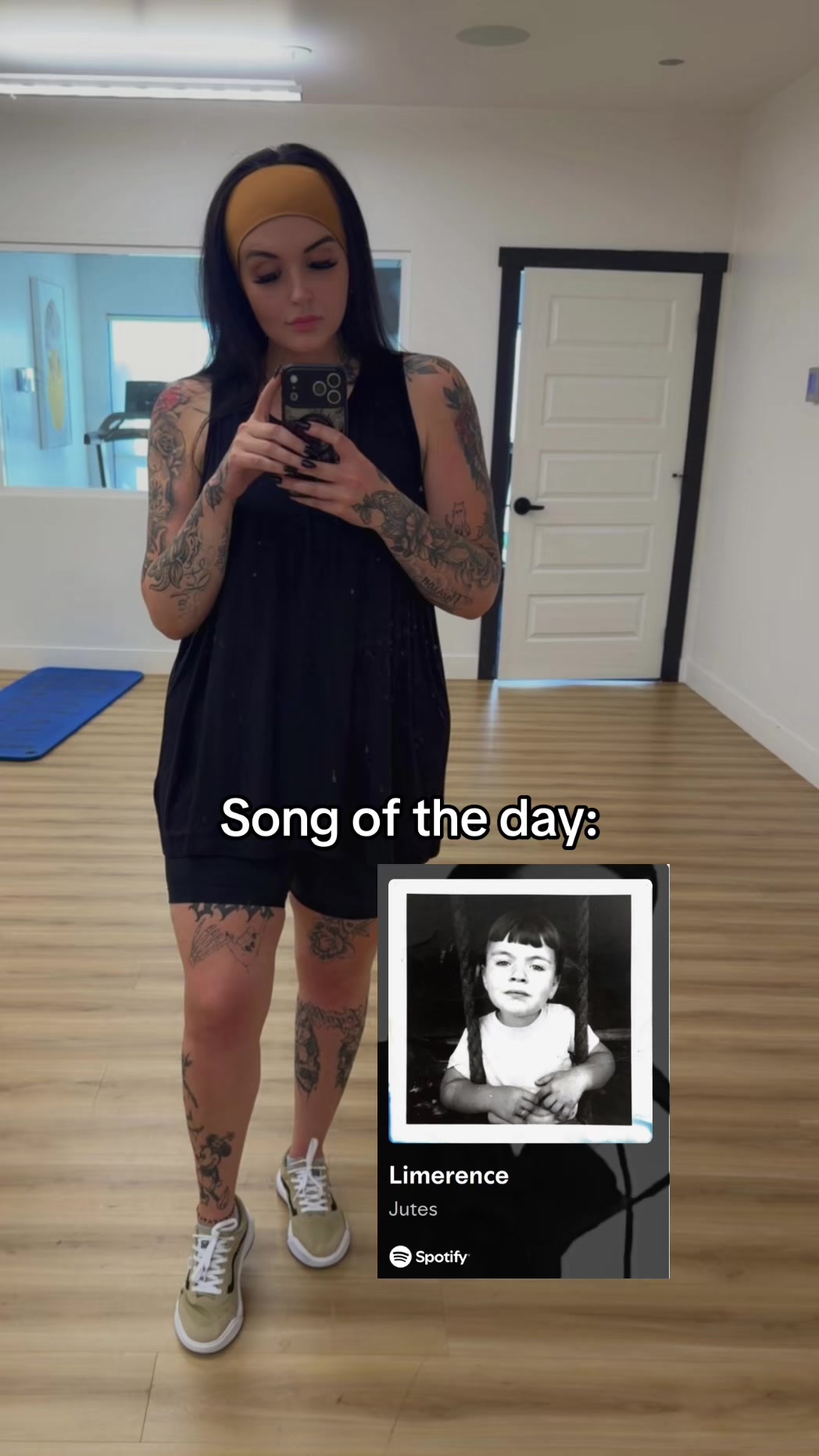 @𝒞𝓇𝓎𝓈𝓉𝒶𝓁 🖤