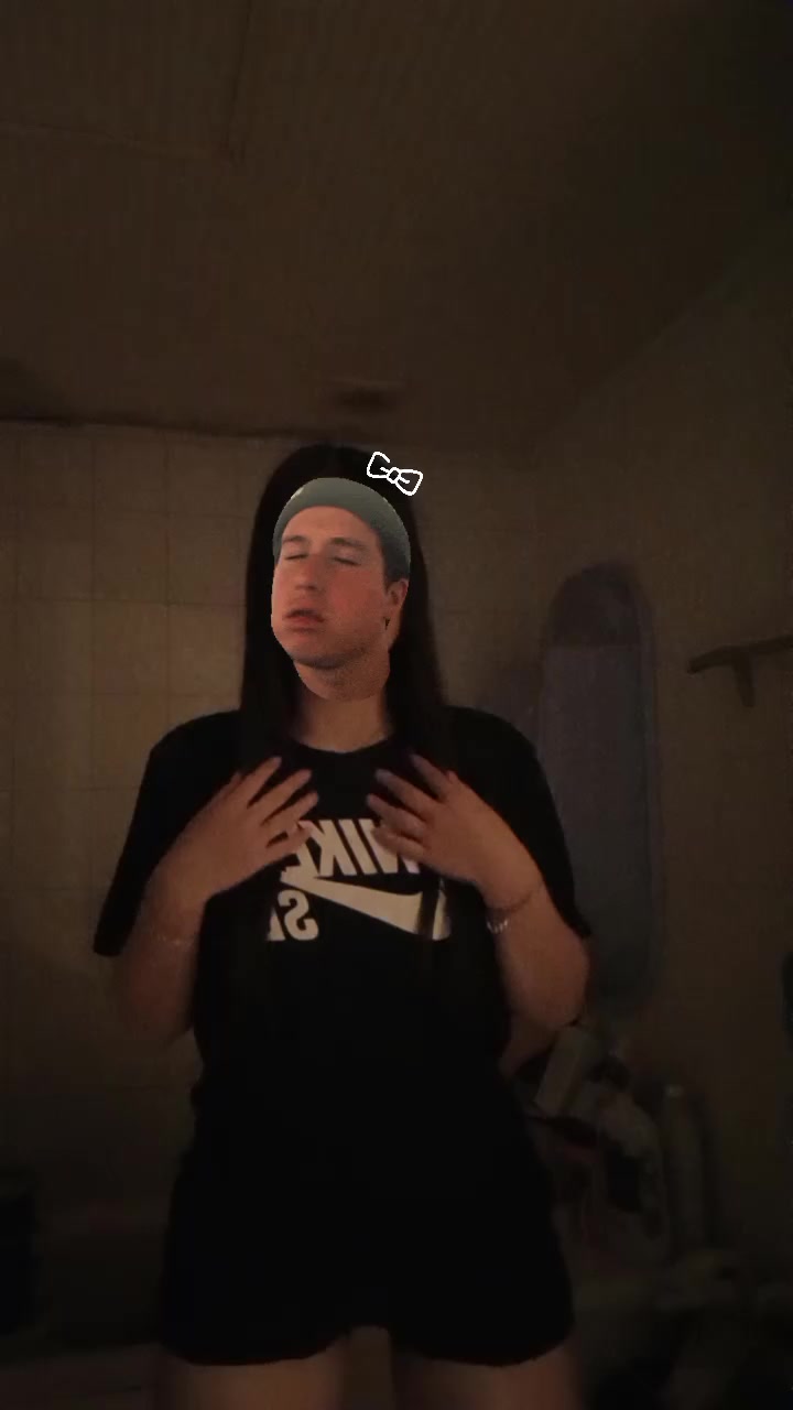 @멀 보는데