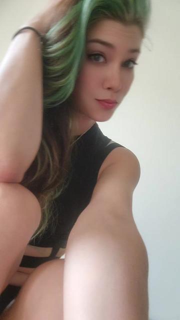 @Thegirlwiththecursemark
