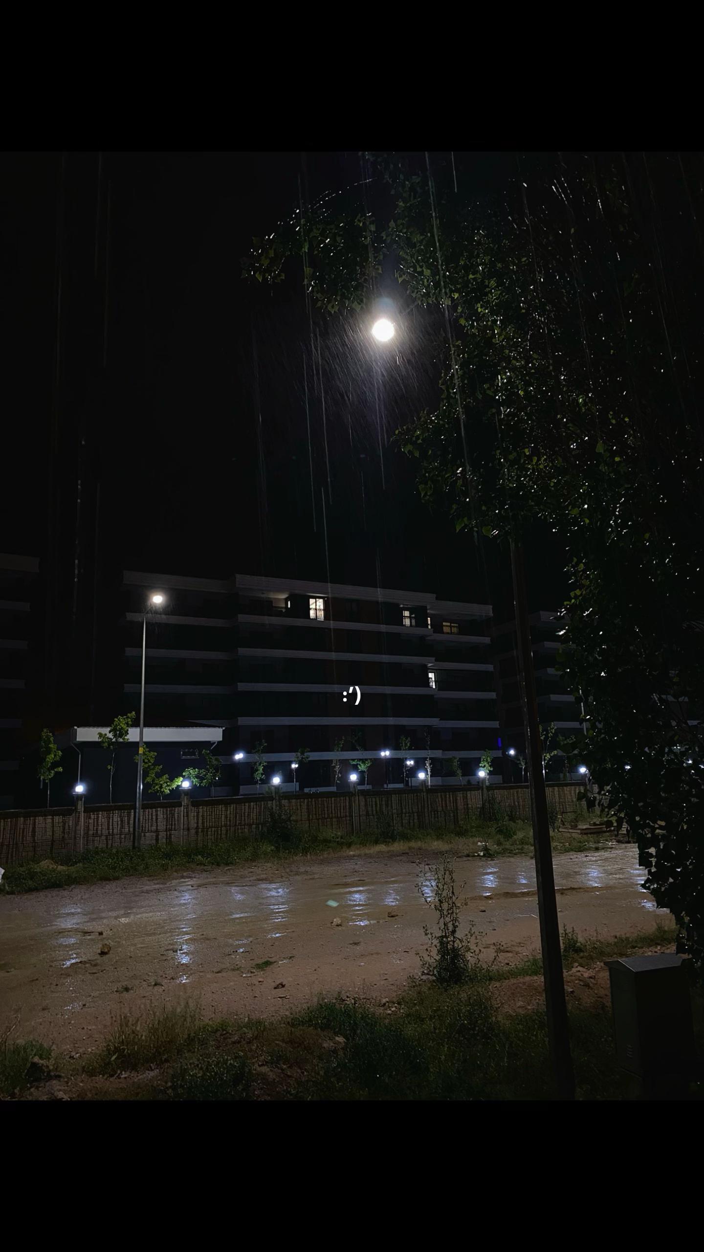 @𝐄.