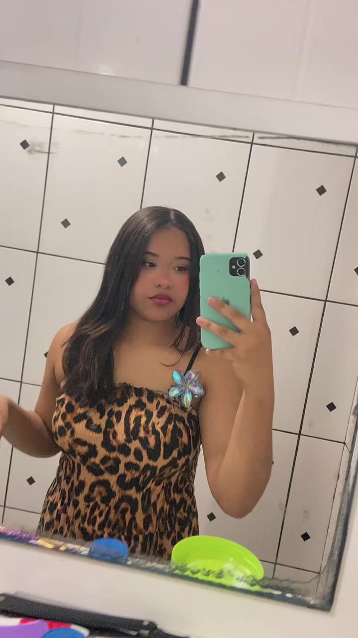@carolainevitoria