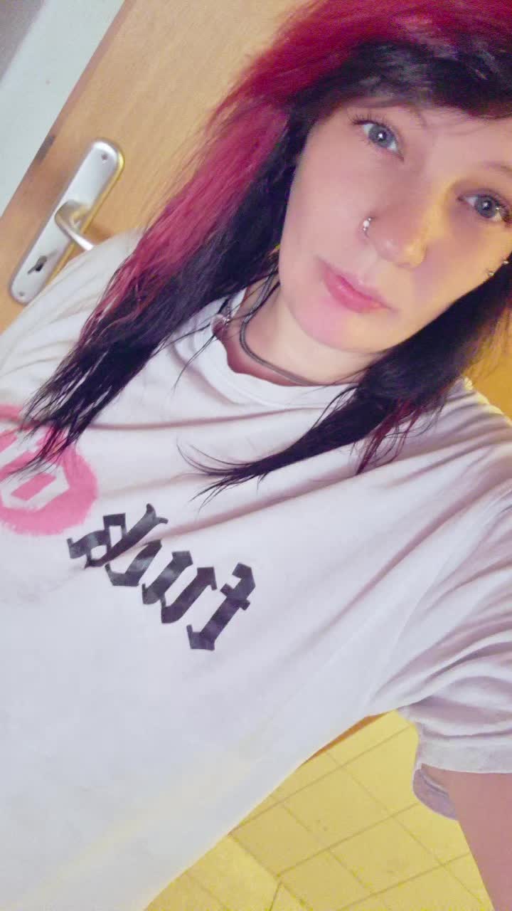 @🎀Verr&uuml;cktesWeib🎀