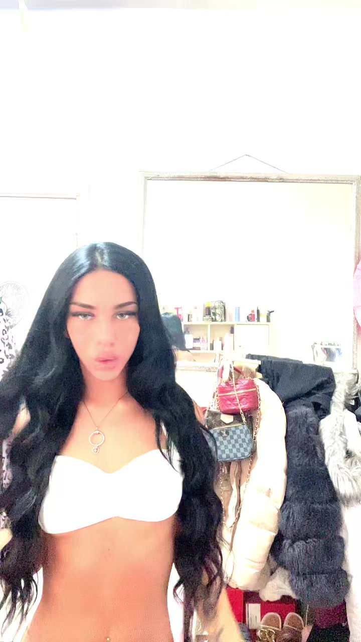 @Laylascottꨄ