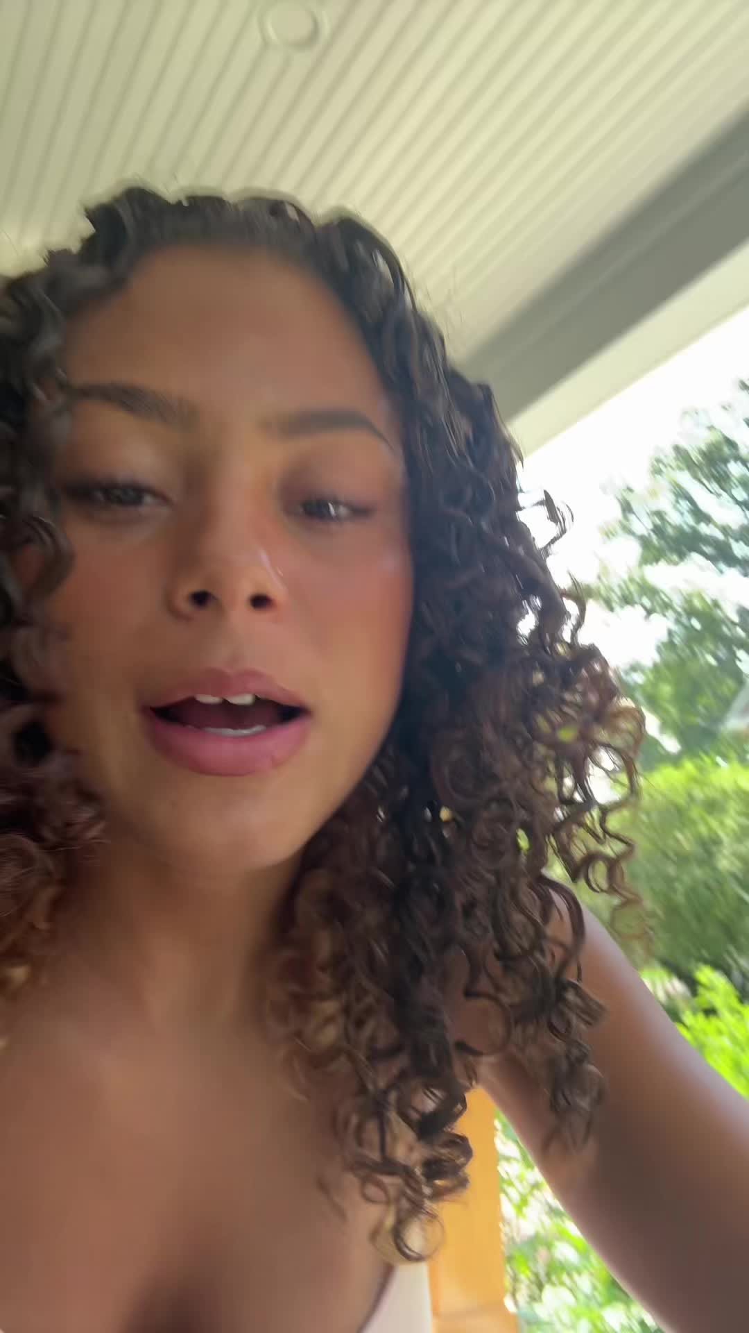 @𝑾𝑯𝑰𝑻𝑵𝑬𝒀 𝑭𝑰𝑬𝑳𝑫𝑺🌺