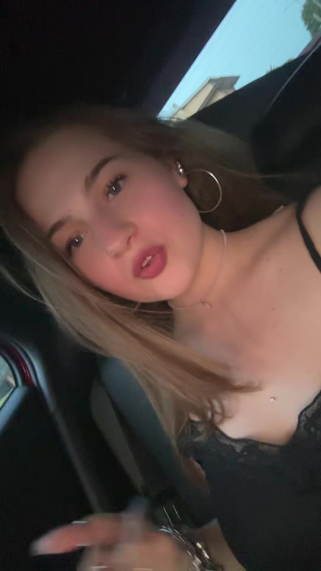 @.whitegiu