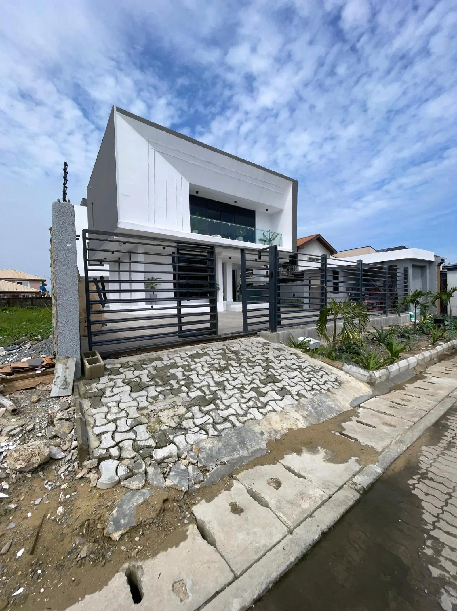 @EMINENCE LUXURY