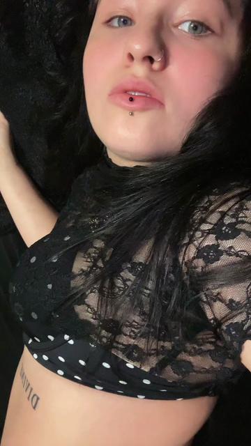 @Dollie 🦇