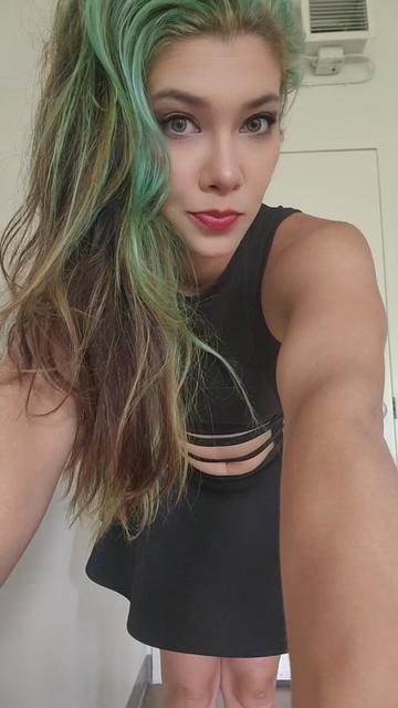 @Thegirlwiththecursemark