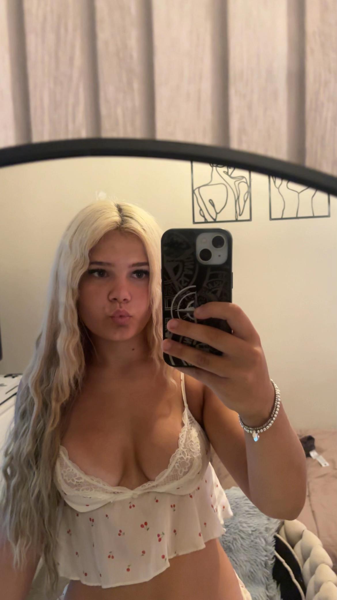 @laceylivex1