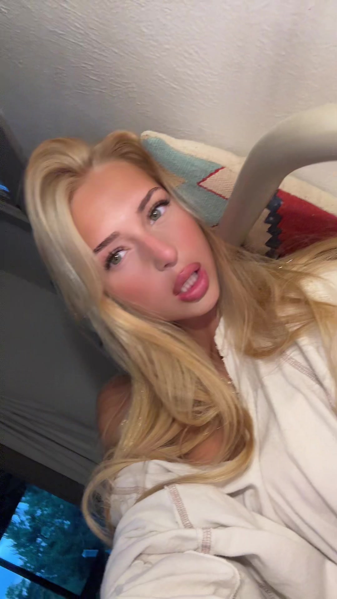 @zo&euml;