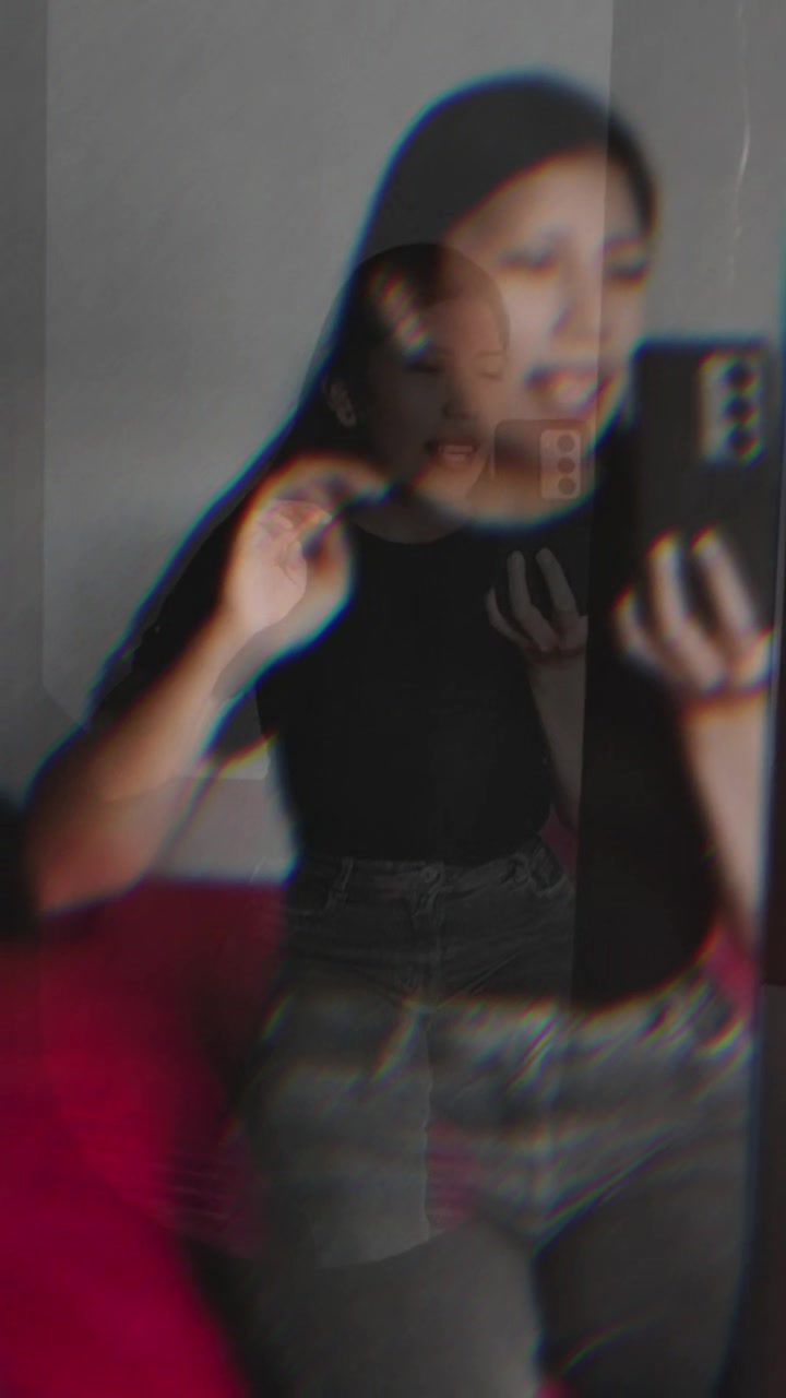 @PRISCILA
