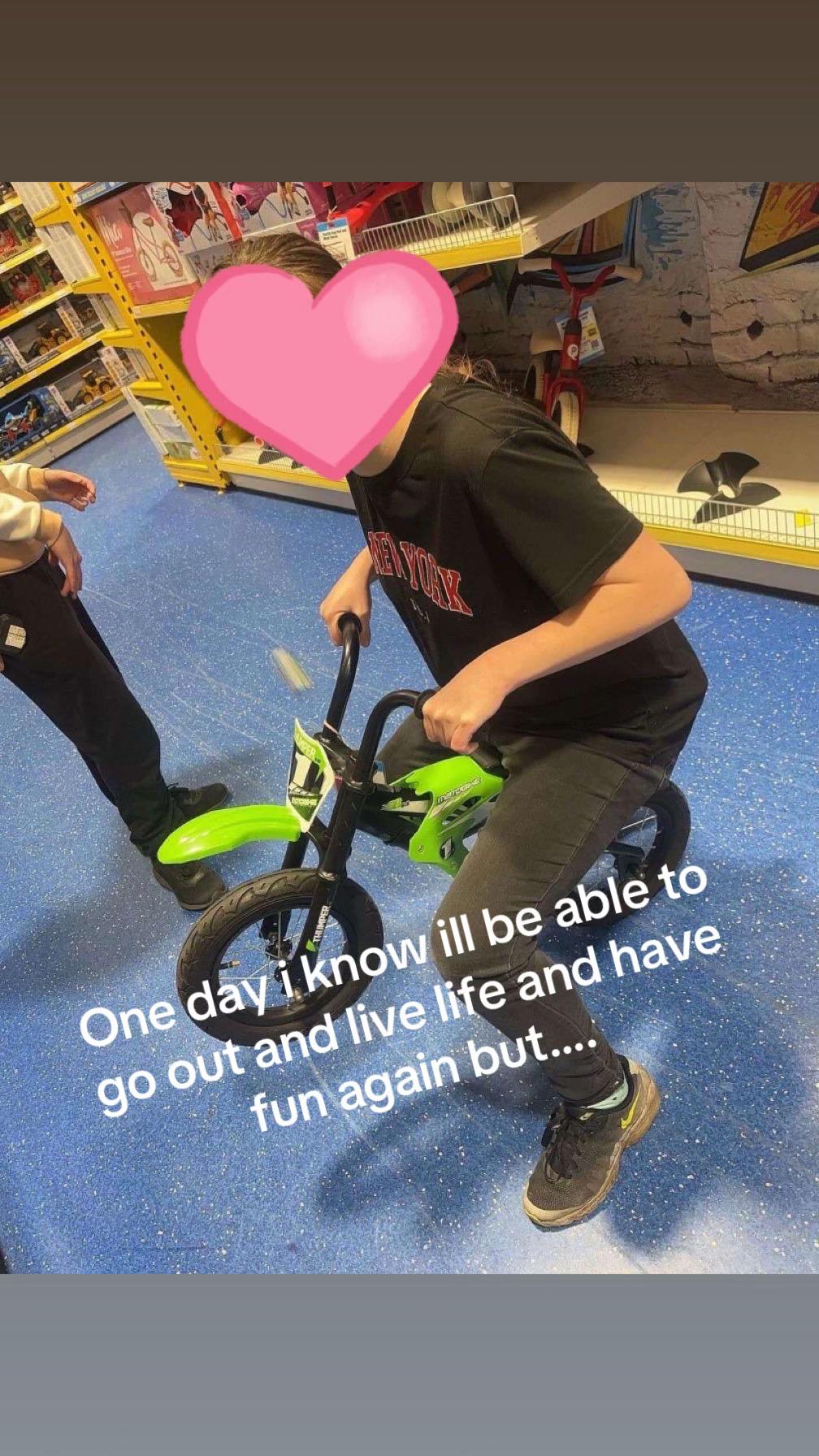 @Chloexoxo2025