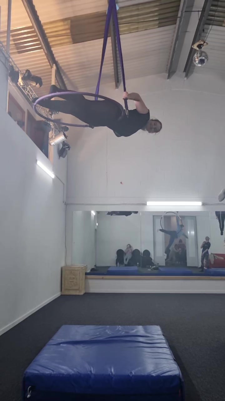 @Sarah_aerial_pole_fitness