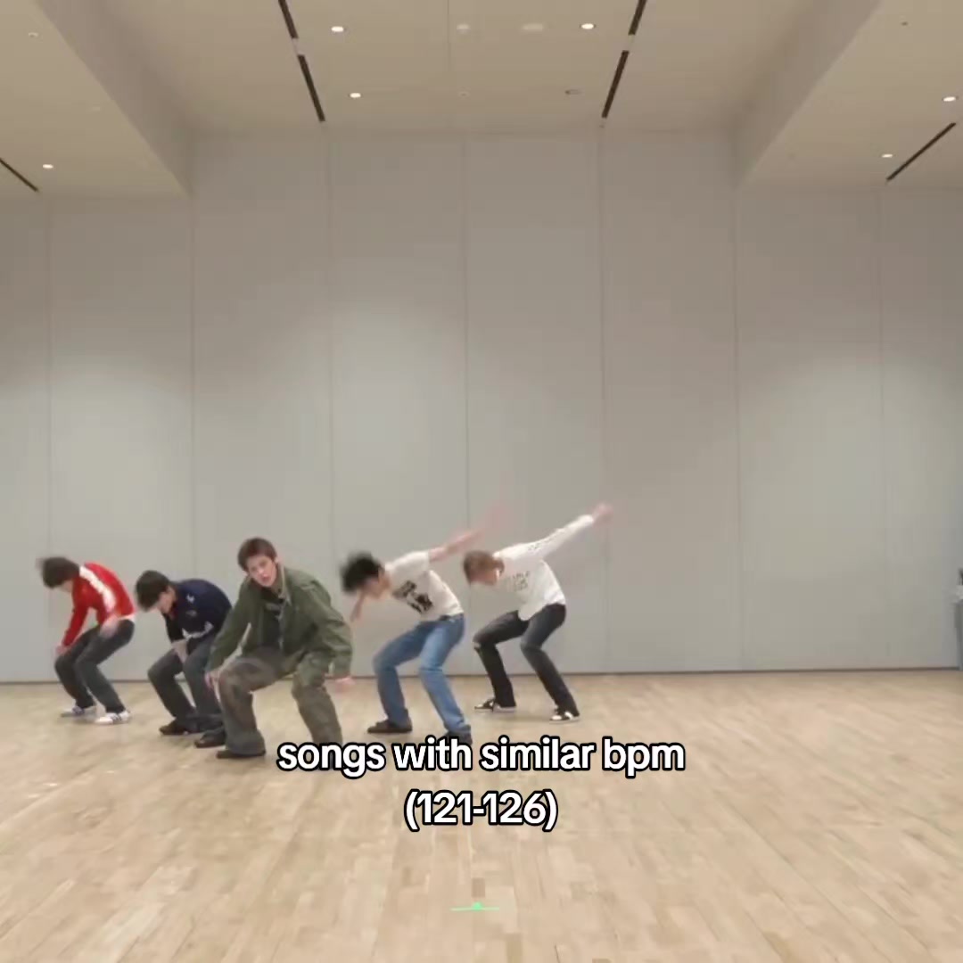 @⃟