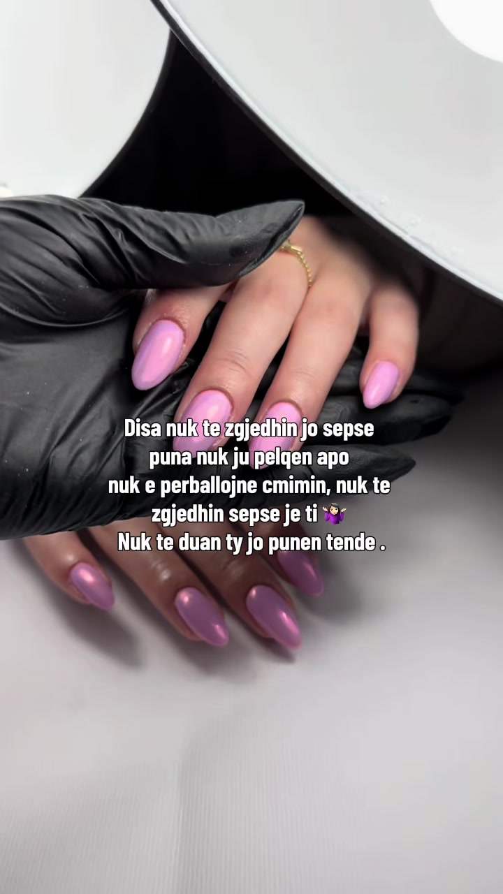 @Femme Fatale Nails